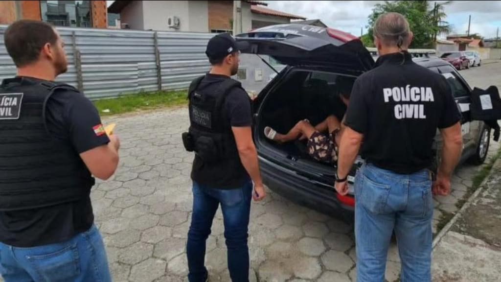 Irmãos são presos por tráfico de drogas em Porto Belo