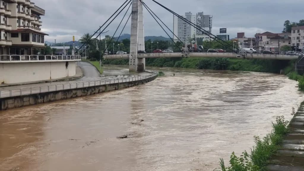 Defesa Civil de Brusque alerta: Rio Itajaí-Mirim pode atingir 7,50 metros nesta quinta-feira