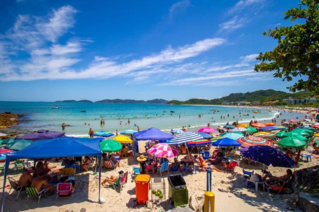 Bombinhas recebe mais de 120 mil turistas no Feriado da Proclamação da República