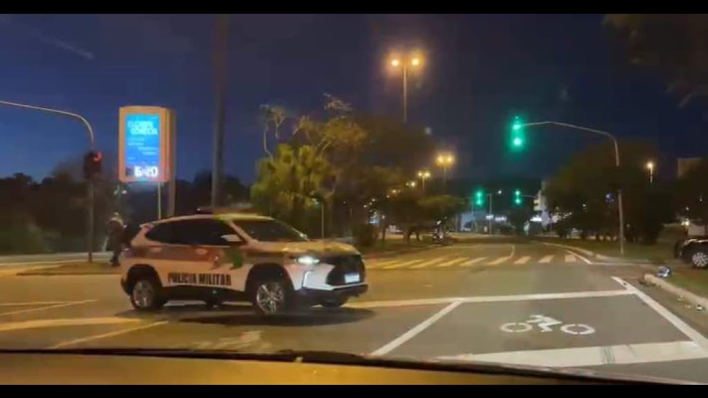 Motociclista morre após colidir contra traseira de ônibus em Florianópolis