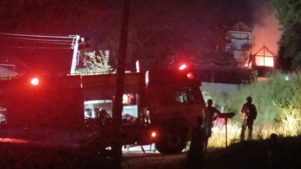 Incêndio destrói chalé de pousada em Penha