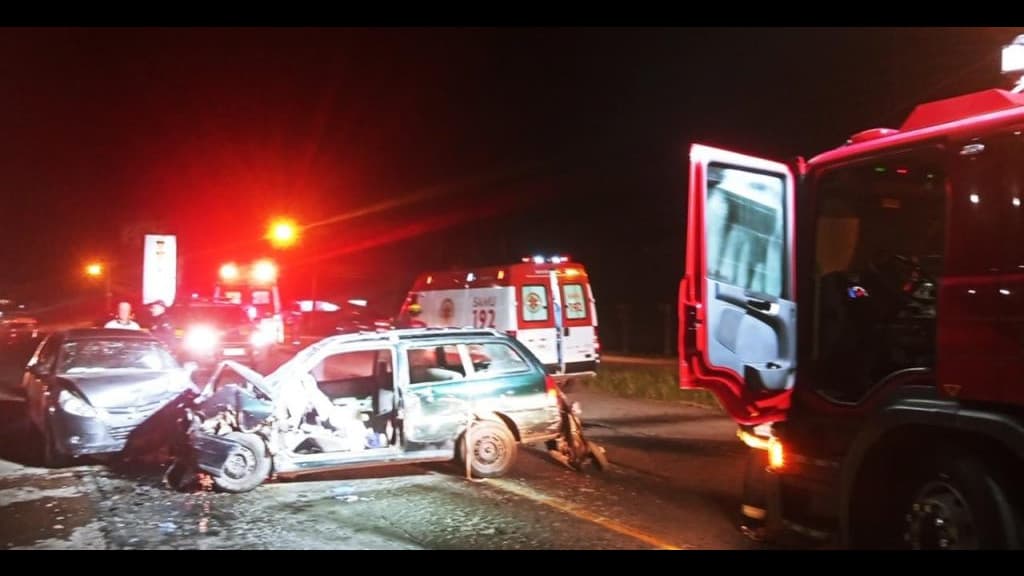 Acidente grave envolvendo dois veículos deixa feridos na BR-470, em SC