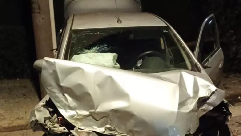 Dupla de adolescentes é apreendida após assaltar carros e causar acidente