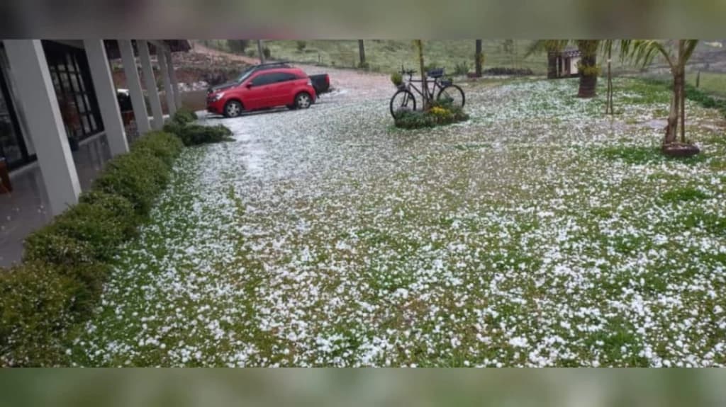 Chuva de granizo atinge três municípios em SC