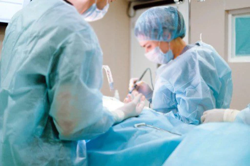 Hospital indenizará criança que não tirou parafusos da perna por falta de instrumental
