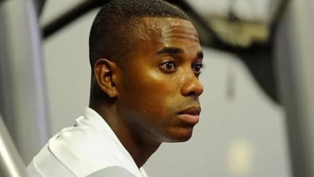 Condenado por estupro, ex-jogador de futebol Robinho cumprirá pena no Brasil