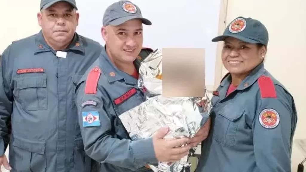 Mulher dá à luz dentro de ambulância dos bombeiros