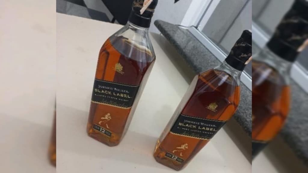 Espertinho tenta furtar dois whiskys em Itapema e acaba atrás das grades