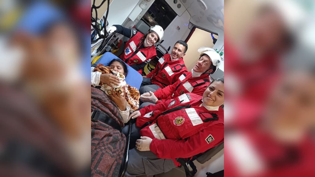 Mulher dá à luz em vestiário de empresa