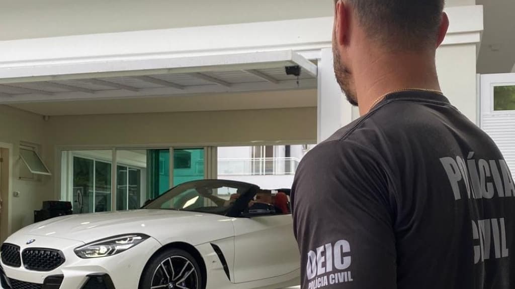 Operação Kodiak apreende carros de luxo, imóveis e embarcações em SC