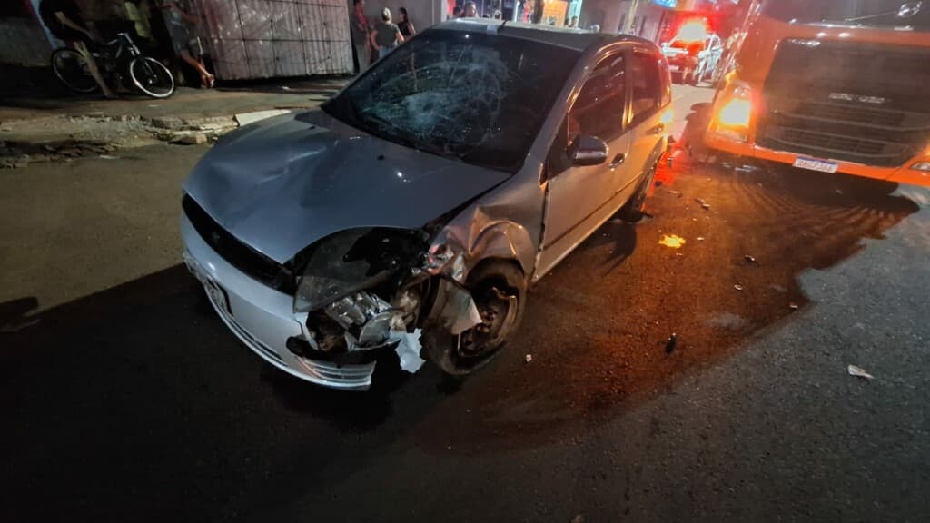 Mulher fica gravemente ferida após ser atropelada por veículo conduzido por idoso