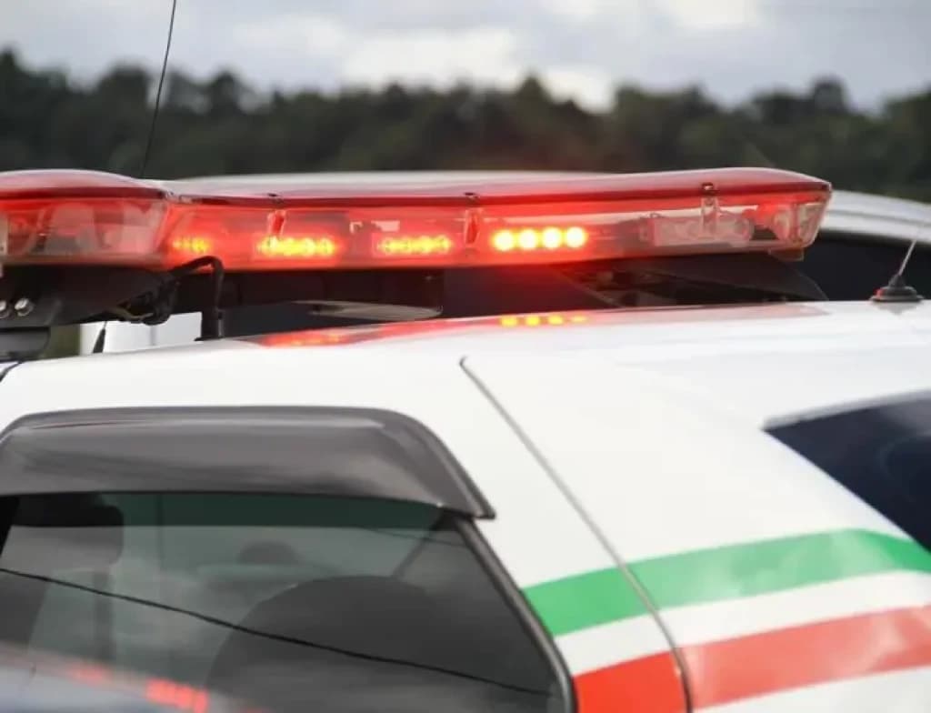 Idosa fica ferida após ser atropelada na faixa de pedestres