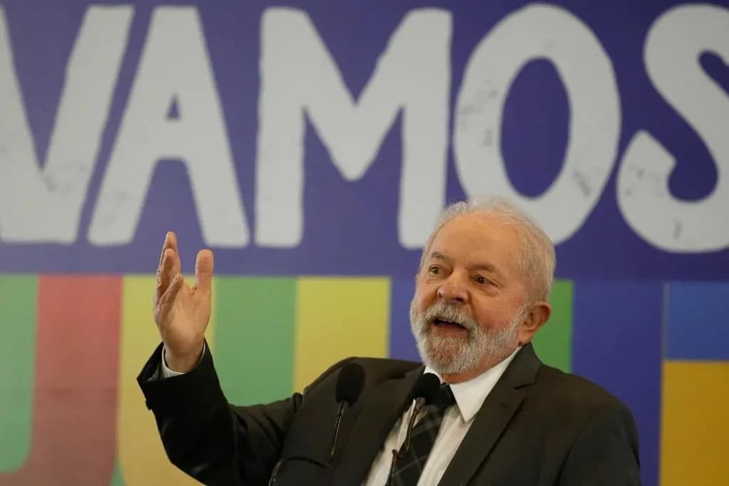 Lula realiza enquete no Twitter sobre volta do horário de verão no Brasil