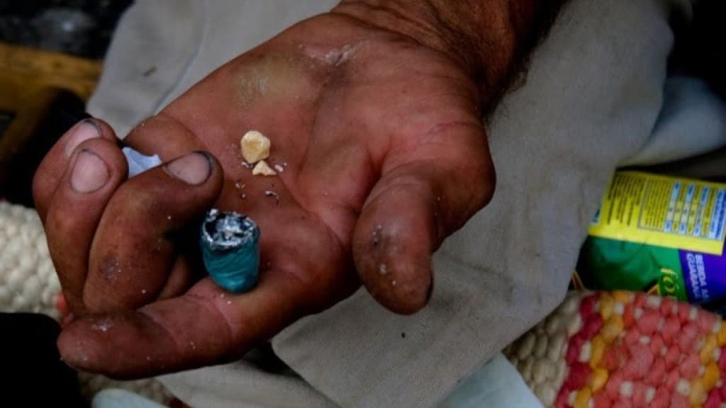 Homem ameaça trabalhadores e morre após usar crack dentro de loja, em Florianópolis