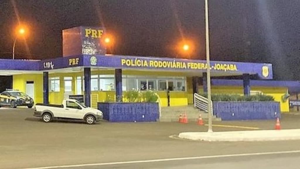 Adolescente em fuga: Motociclista de 16 anos escapa por 15 minutos em perseguição na BR-282 em SC