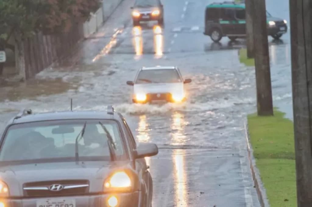 Defesa Civil alerta para grandes volumes de chuva