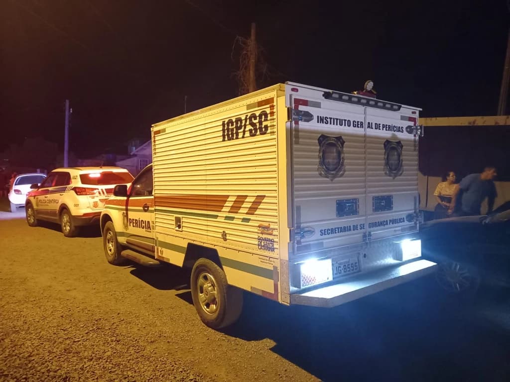 Idoso mata ex-marido de neta com facada no coração para defendê-la