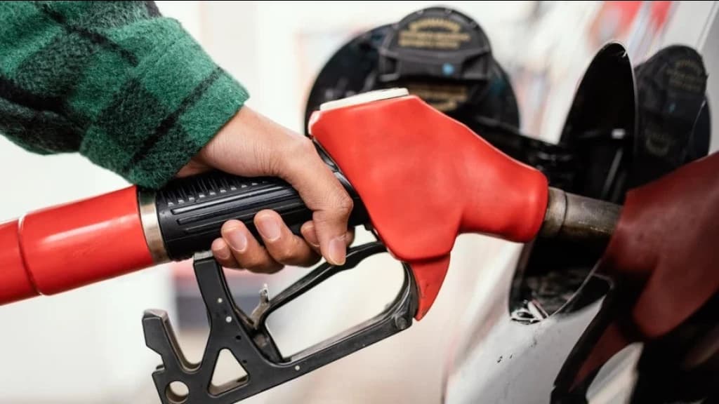 Petrobras reduz em R$ 0,13 o preço da gasolina para as distribuidoras