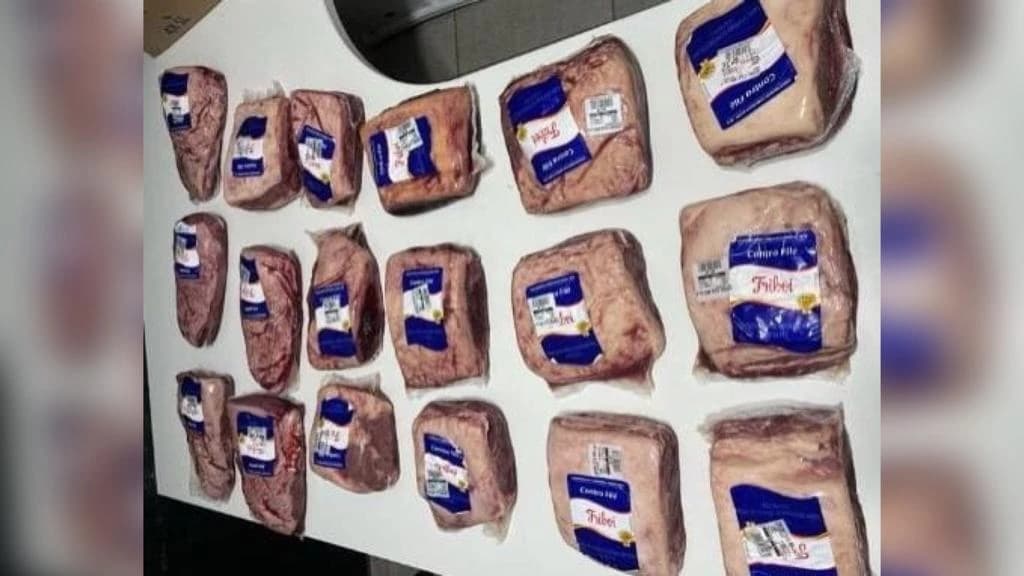 Homem esconde 18 peças de picanha em caixa de papelão e é preso em Itajaí
