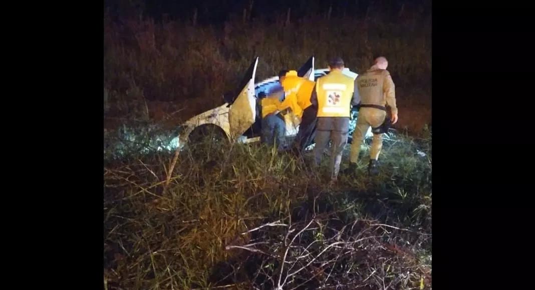 Motorista morre após cair com carro em ribanceira em SC