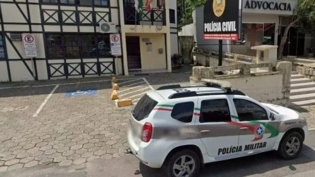 Reconciliação amorosa em Brusque termina em pancadaria e pesadelo de R$ 4 mil