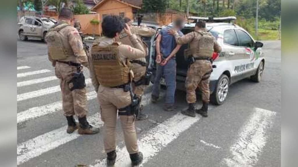 Homem que sequestrou crianças em Jaraguá já está preso
