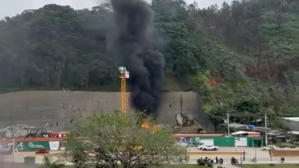 VÍDEO: Obra em Camboriú pega fogo