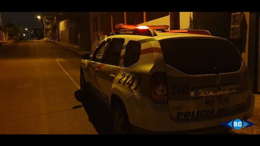 Homem surta, invade casa e ataca irmã violentamente