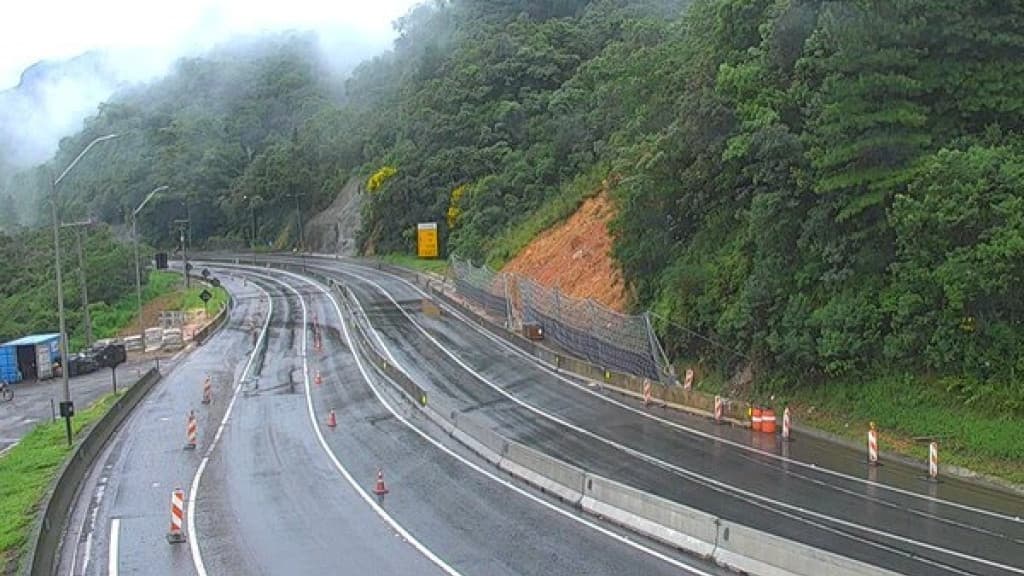 Bloqueio total na BR-376 preocupa motoristas e gera transtornos