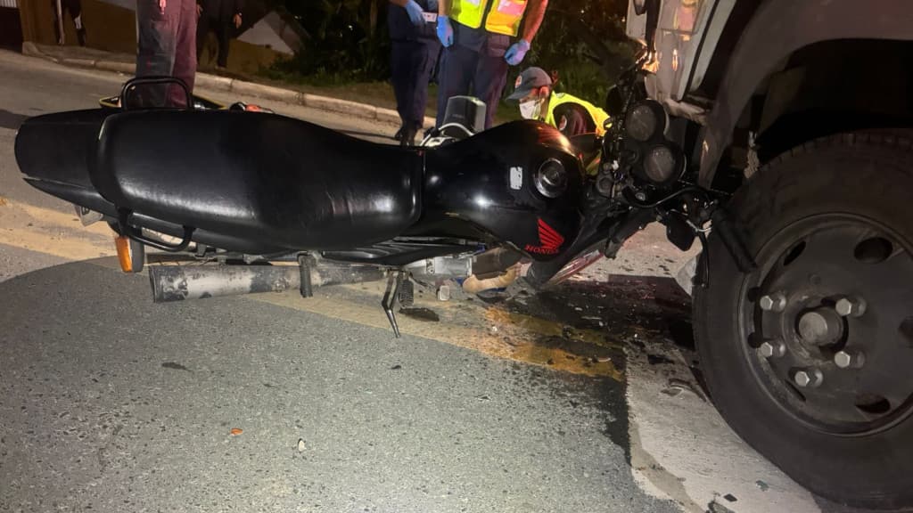 Motociclista morre em acidente com caminhão em Balneário Camboriú
