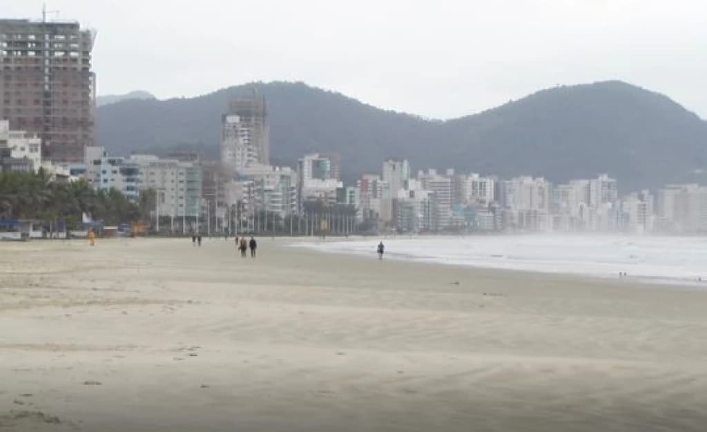 Obra do alargamento da faixa de areia de Itapema pode começar em outubro