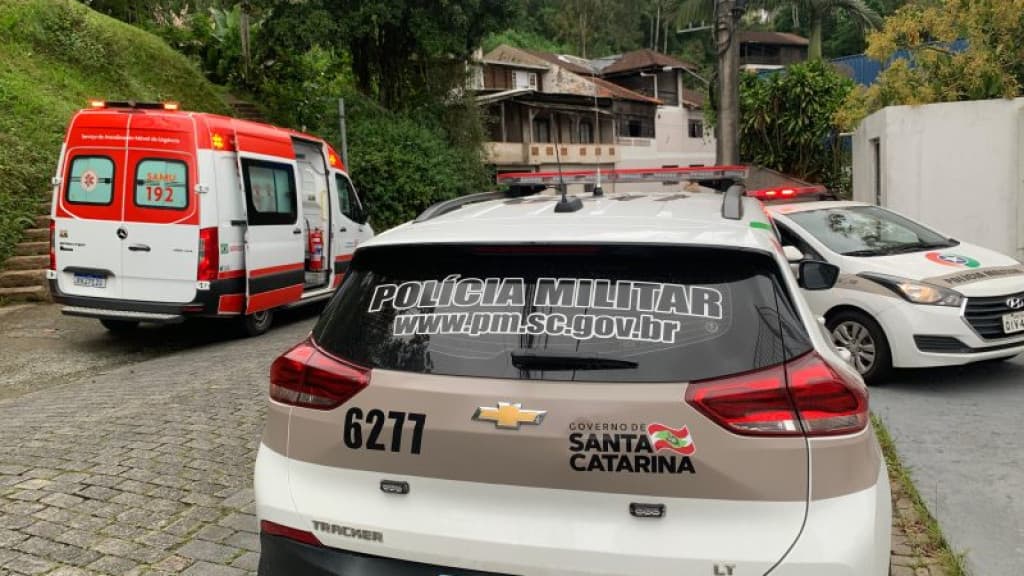 Jovem é estuprada por homem desconhecido a caminho do trabalho
