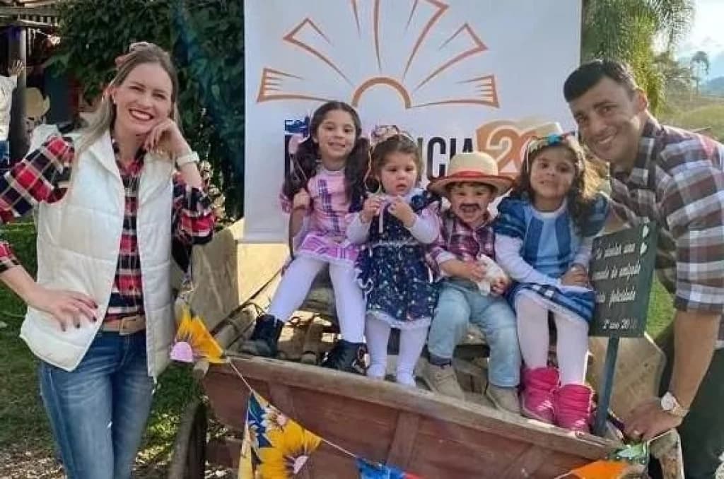 Casal adota quatro irmãos biológicos em SC