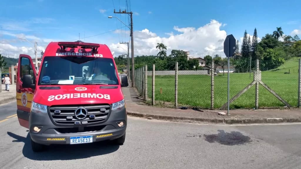 Idosos são atropelados por veículo em Itajaí