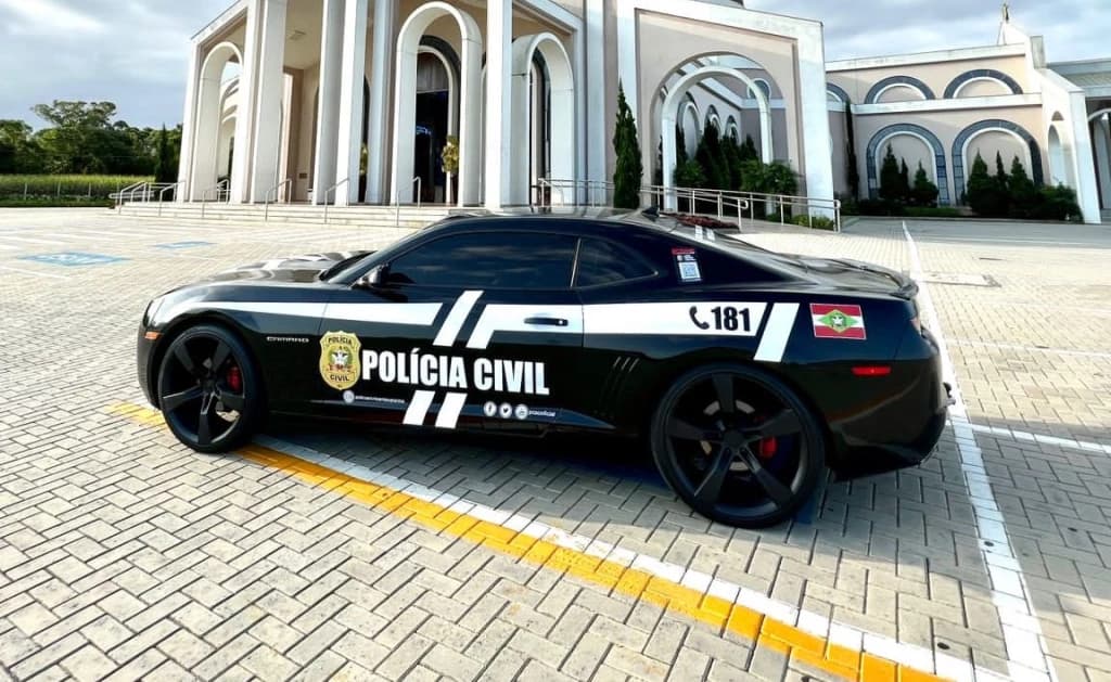 Camaro apreendido de traficante vira viatura da Polícia Civil em SC