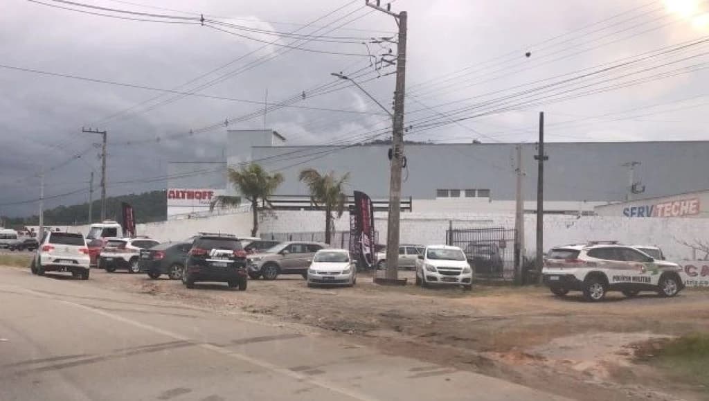Cãozinho de estimação frustra tentativa de assalto e salva família em SC