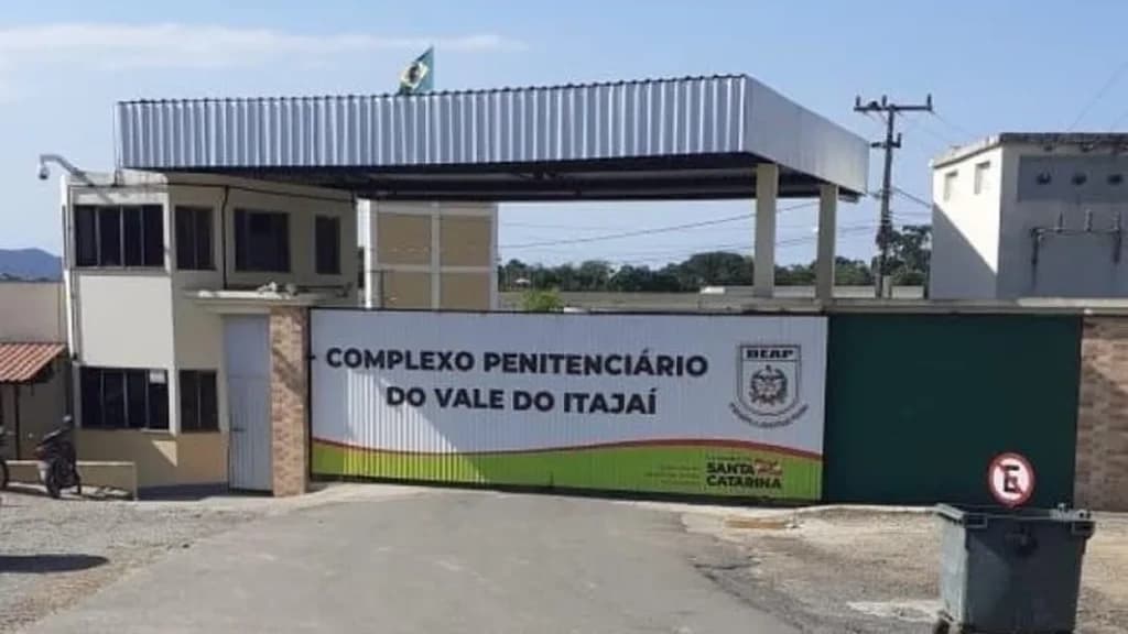 Mais de 200 presos ganham liberdade antecipada por conta de superlotação em presídio de Itajaí