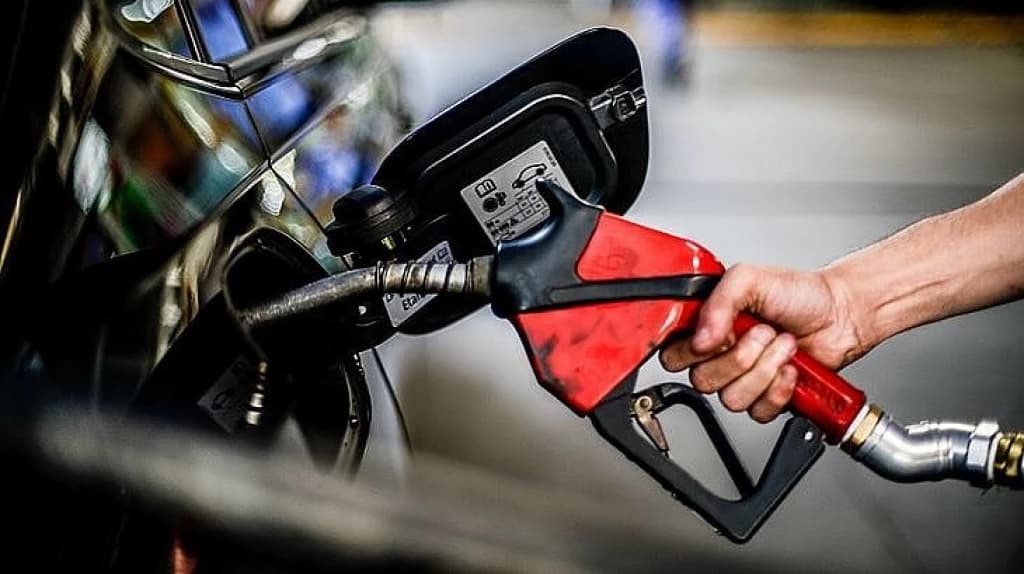 SC reduz alíquota de ICMS para energia e gasolina