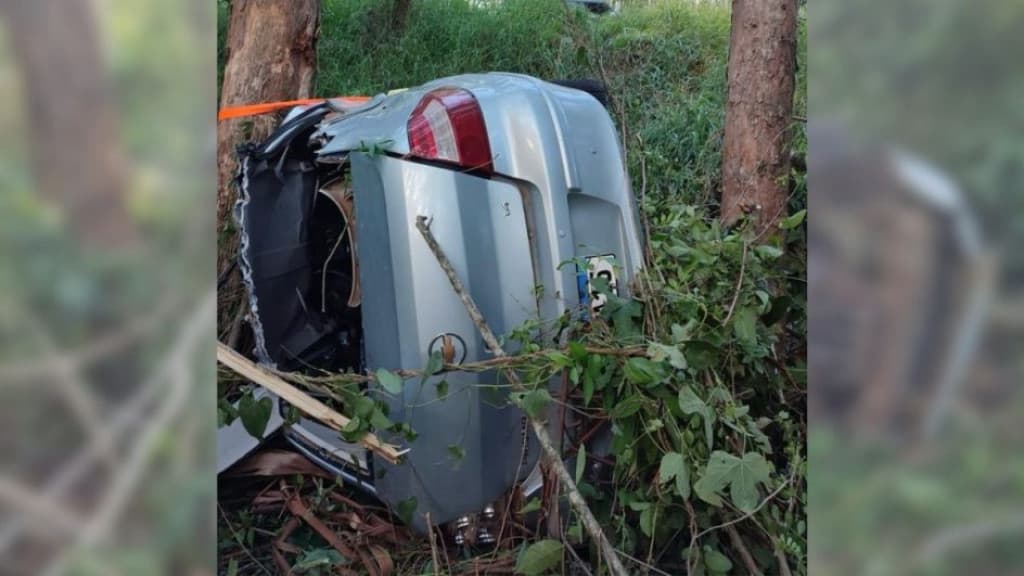 Motorista morre após capotar carro e ficar preso às ferragens na SC-155