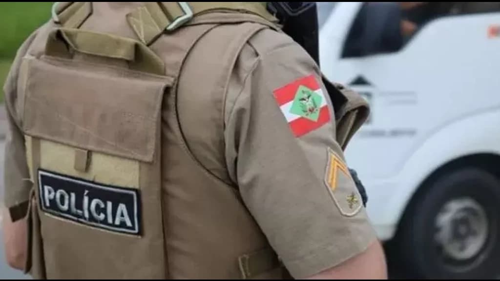 Mulher gasta dinheiro de facção criminosa e acaba baleada em Itajaí