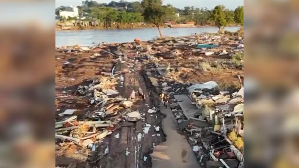 Bairro inteiro é levado pelas águas, restando apenas escombros em cidade gaúcha