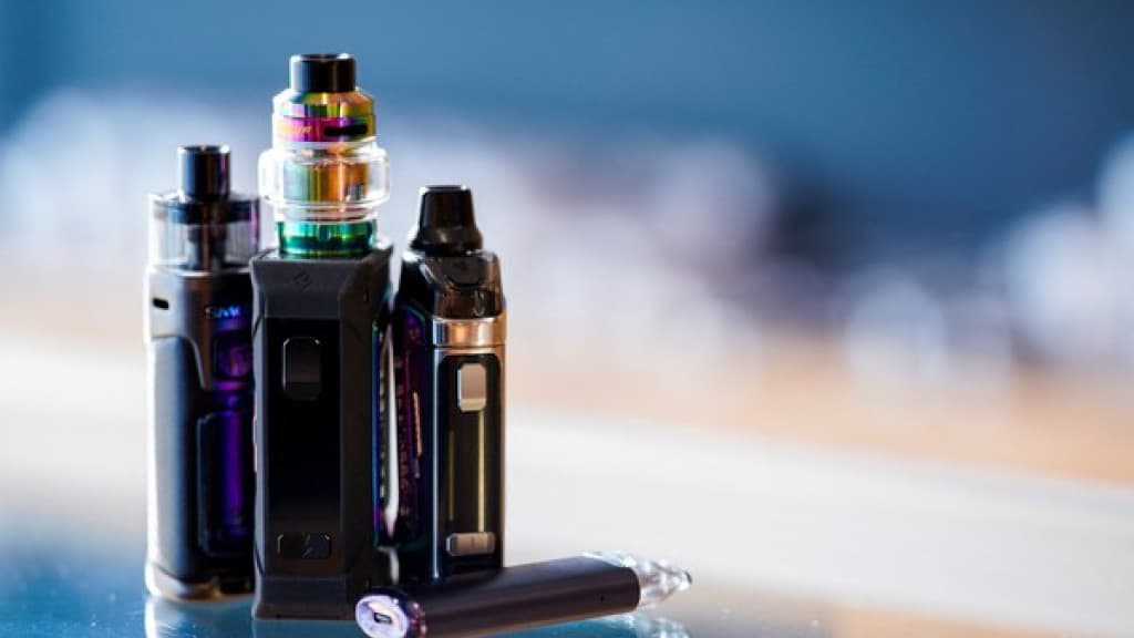 Anvisa discute se mantém proibida venda de “vapes”