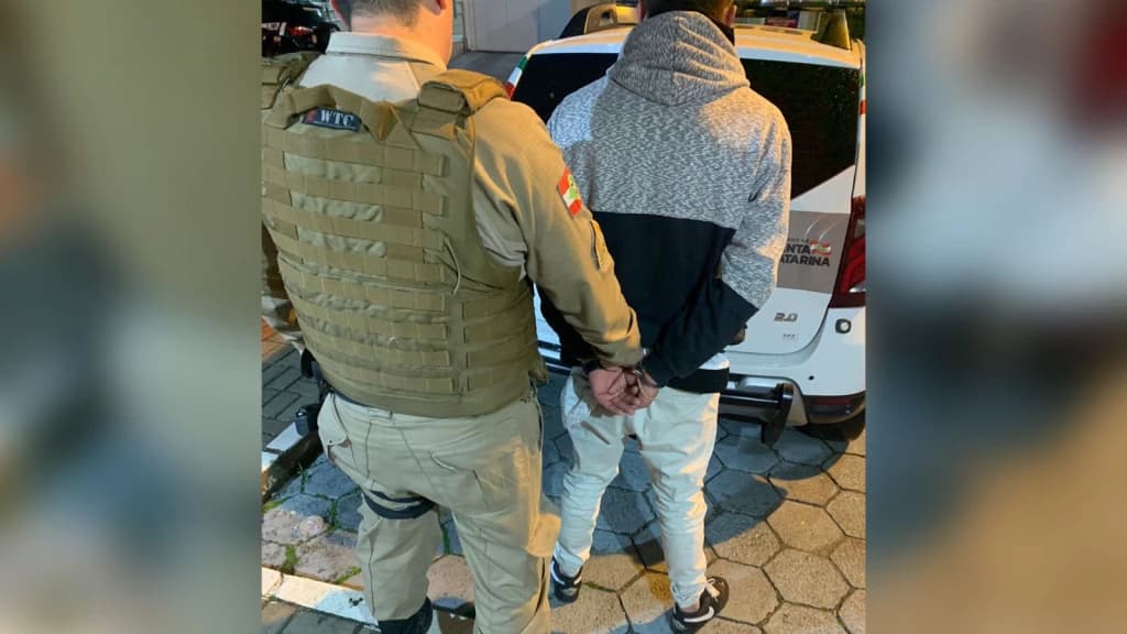 Homem tenta furtar whisky em Porto Belo e vai parar na cadeia