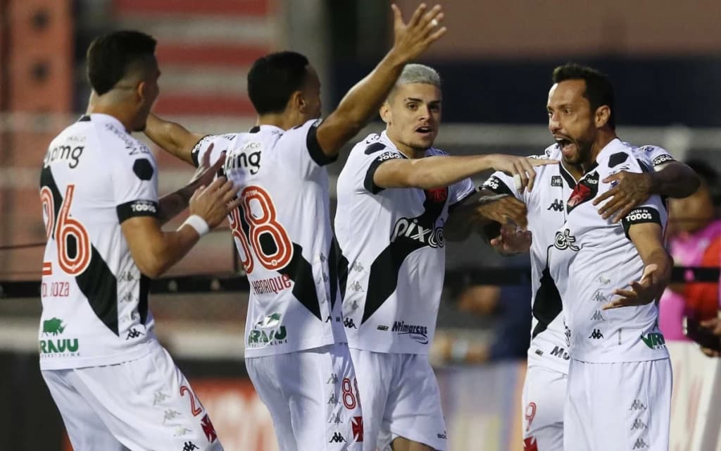 O Gigante voltou: Vasco sofre, mas vence Ituano e está na Série A