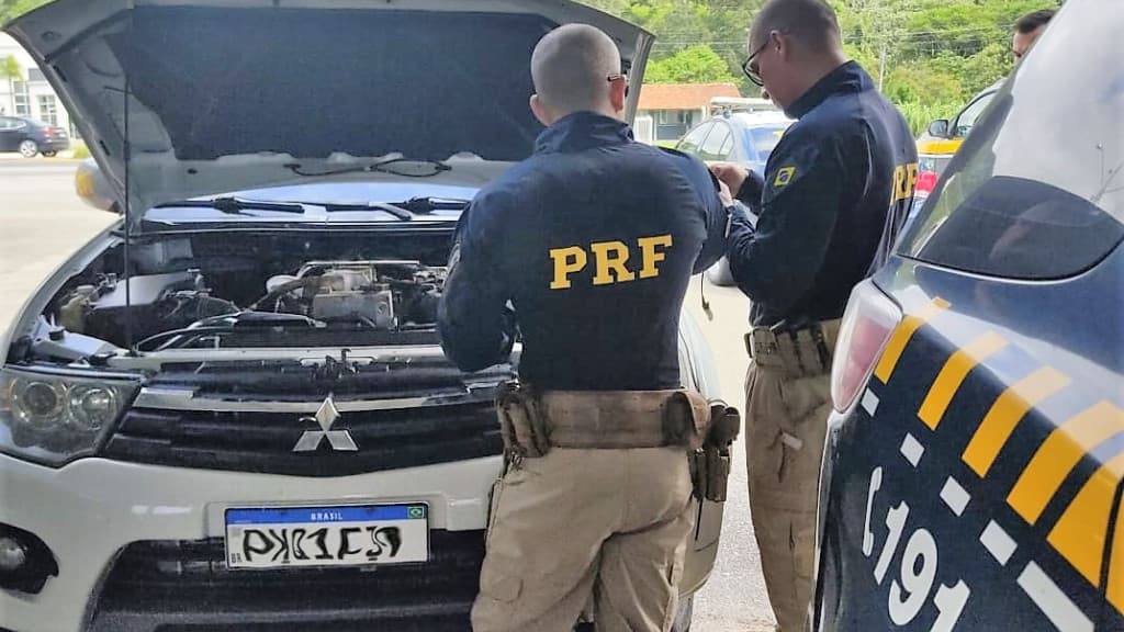 PRF recupera picape furtada e clonada na BR-101 em Itapema