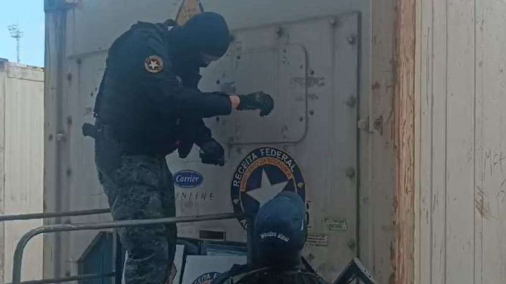 NÃO ERA PICANHA:  Receita e Polícia Federal apreendem cocaína em carga de carne