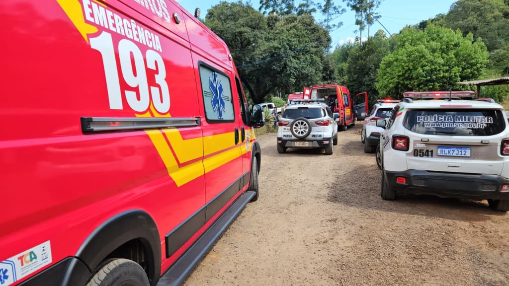 Homem agride mulher a pedradas e tenta estuprar em área de mata
