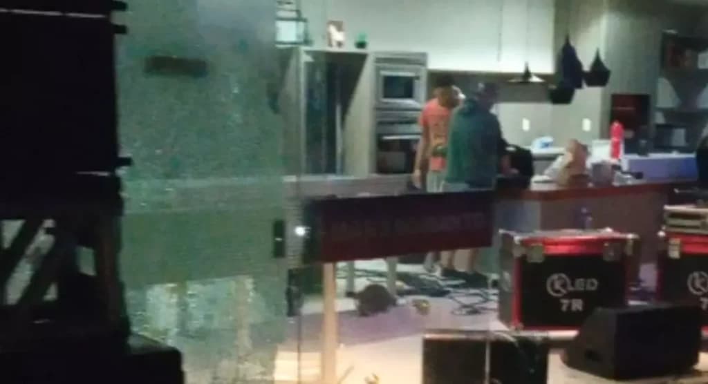Cancelamento de show acaba em quebradeira e dono de casa noturna agredido em SC