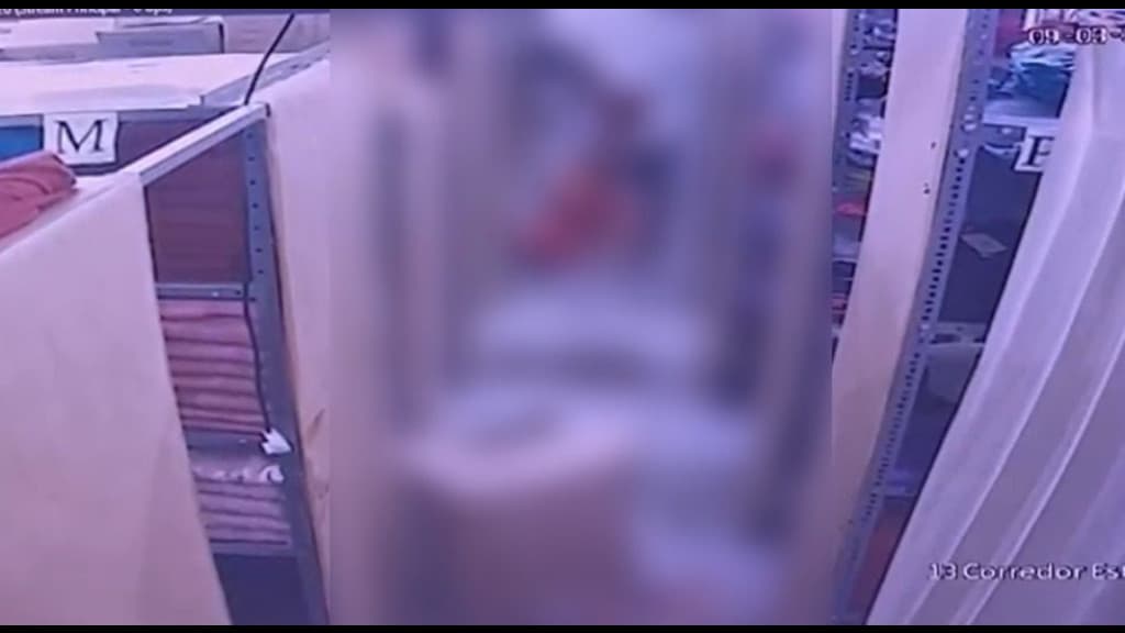 Homem invade loja, agride mulher com garrafa de vidro e é morto pela PM