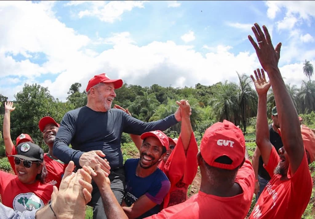 MST começa a invadir fazendas na Bahia após a eleição de Lula